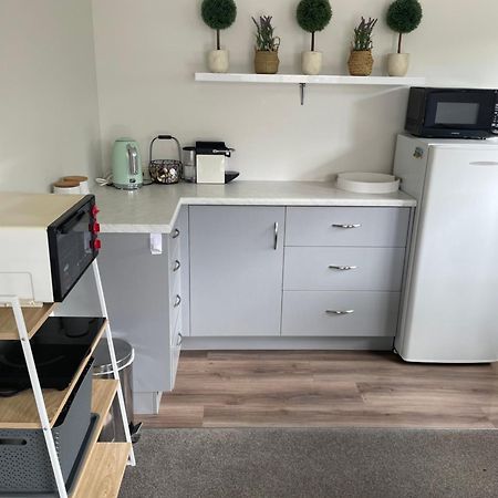 Modern Studio Apartment Motueka Exteriör bild